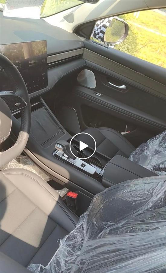 疑似问界M7内饰谍照 或使用鸿蒙智能座舱