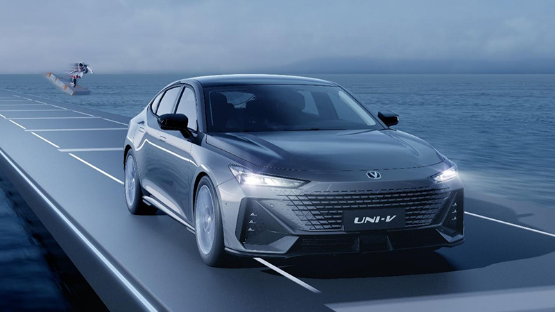 大溜背+电动尾翼 长安UNI首款轿车官图