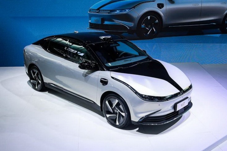 威马M7内饰车展首次公开 智能穿戴+全车交互