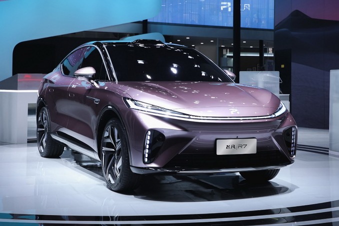 飞凡汽车焕新亮相车展 飞凡R7定名/明年交付