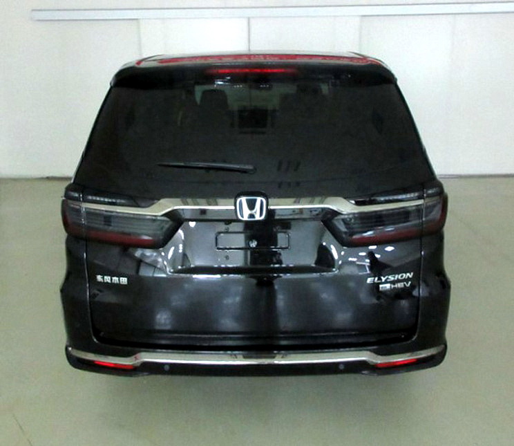 新款艾力绅有望年底上市 这前脸你接受吗? 新款艾力绅有望年底上市 这前脸你接受吗?