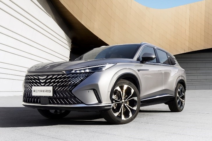 全新第三代荣威RX5六月预售 27寸4K滑移屏