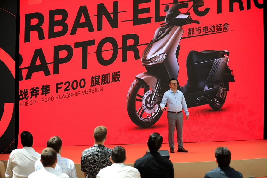 VFLY打造高性能电动机车！全球品牌焕新