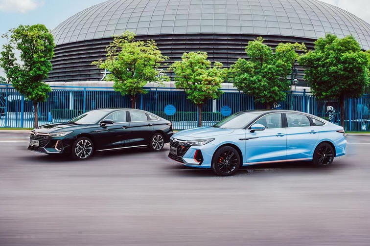 全新旗舰家轿艾瑞泽8亮相 奇瑞品牌向上之作