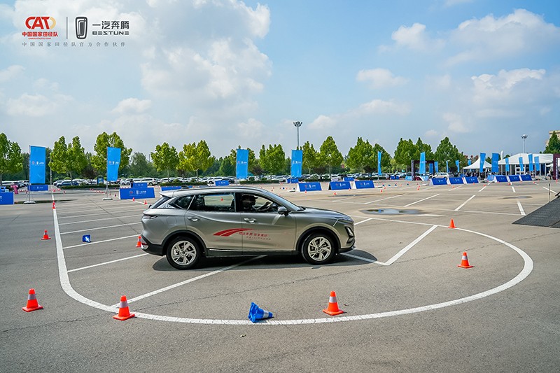 助威杭州亚运 奔腾T90汽车运动会释放全能魅力 助威杭州亚运 奔腾T90汽车运动会释放全能魅力