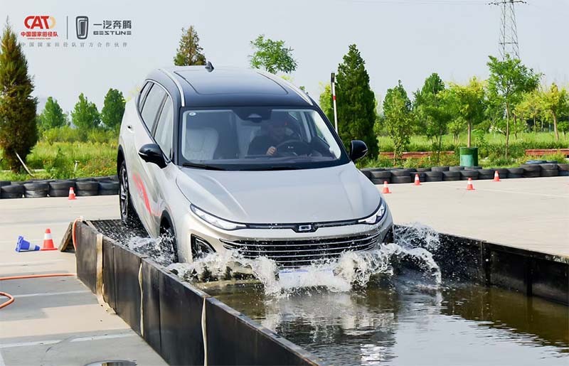 助威杭州亚运 奔腾T90汽车运动会释放全能魅力 助威杭州亚运 奔腾T90汽车运动会释放全能魅力