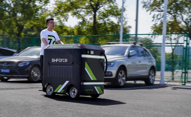 黑马原力亮相全国级示范能源港,移动超充打造补能新图景 黑马原力亮相全国级示范能源港,移动超充打造补能新图景