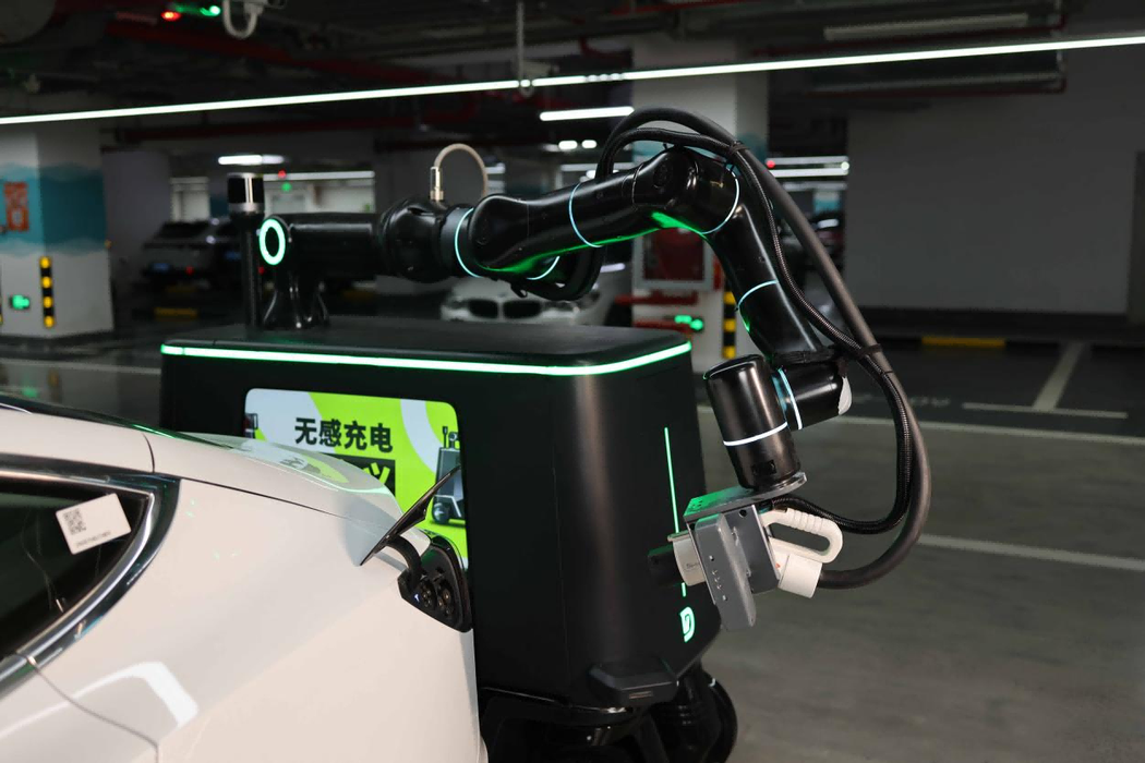 黑马原力亮相全国级示范能源港,移动超充打造补能新图景 黑马原力亮相全国级示范能源港,移动超充打造补能新图景