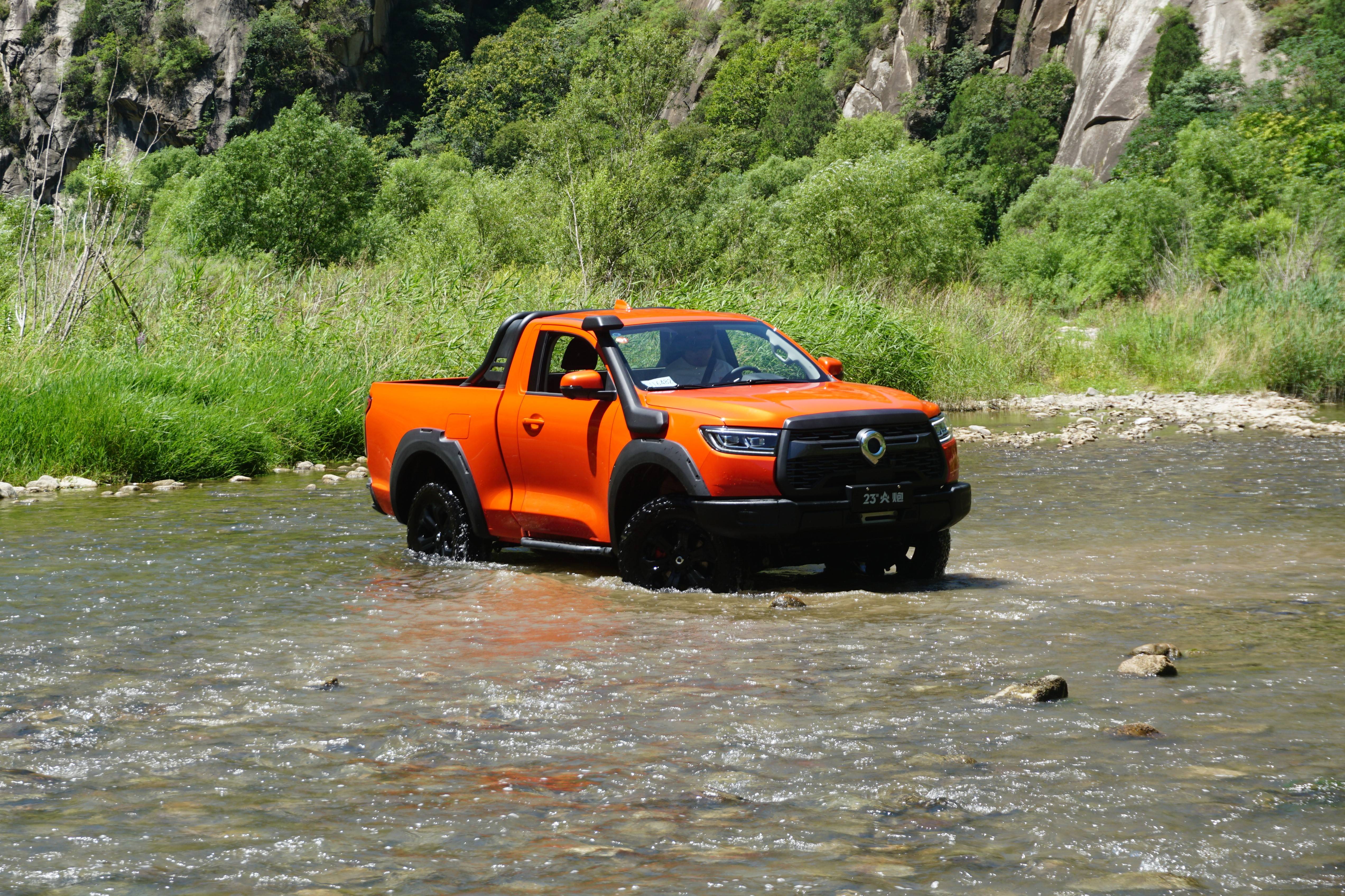 个性十足的单排越野皮卡，试驾长城2023款火炮