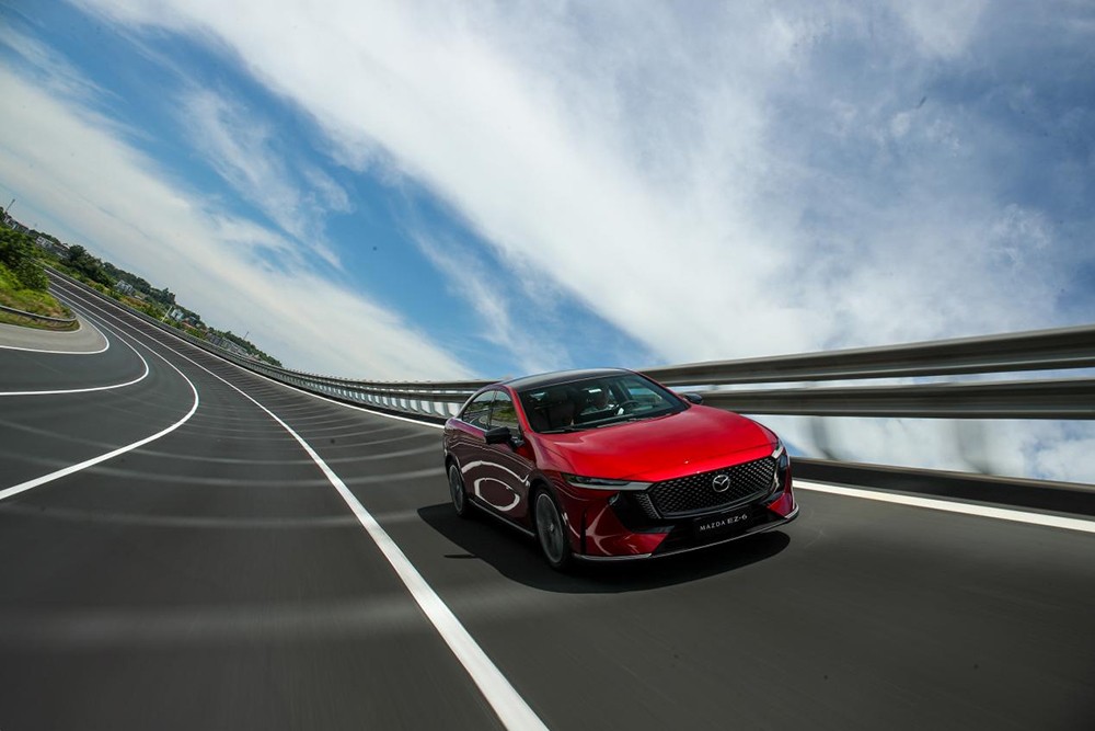 合资新能源价值新标准 长安马自达EZ-6驾控更进阶