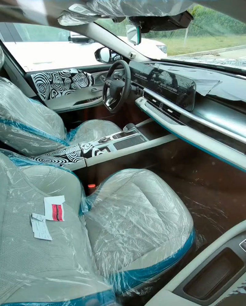 多种配色/联屏设计 疑似奇瑞新车型内饰谍照曝光