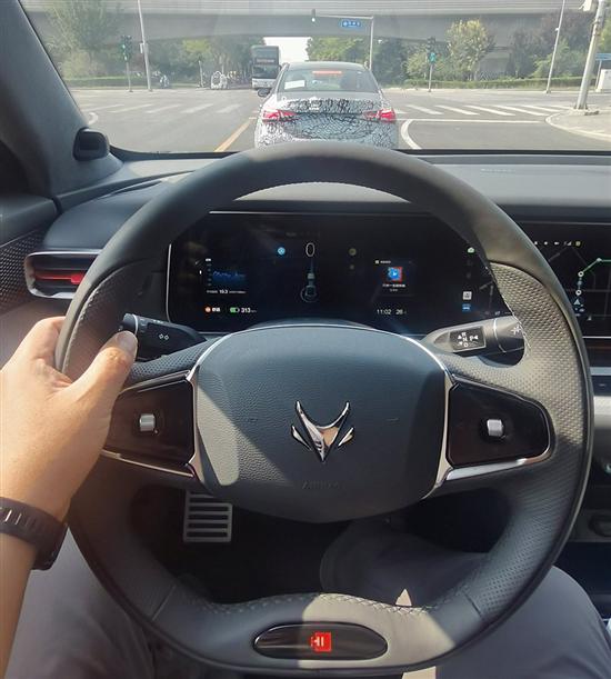 心跳还是心动？阿尔法S HI版高阶智驾体验