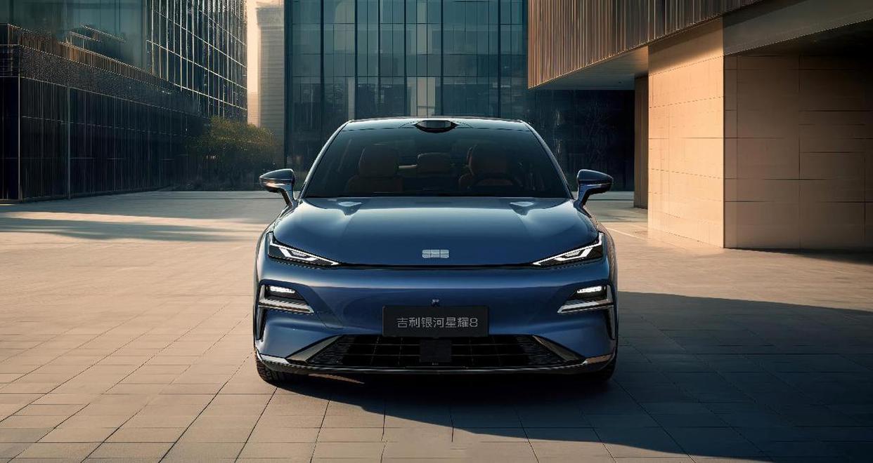 中高级电混轿车吉利银河星耀8上市 限时价11.58万~15.58万元