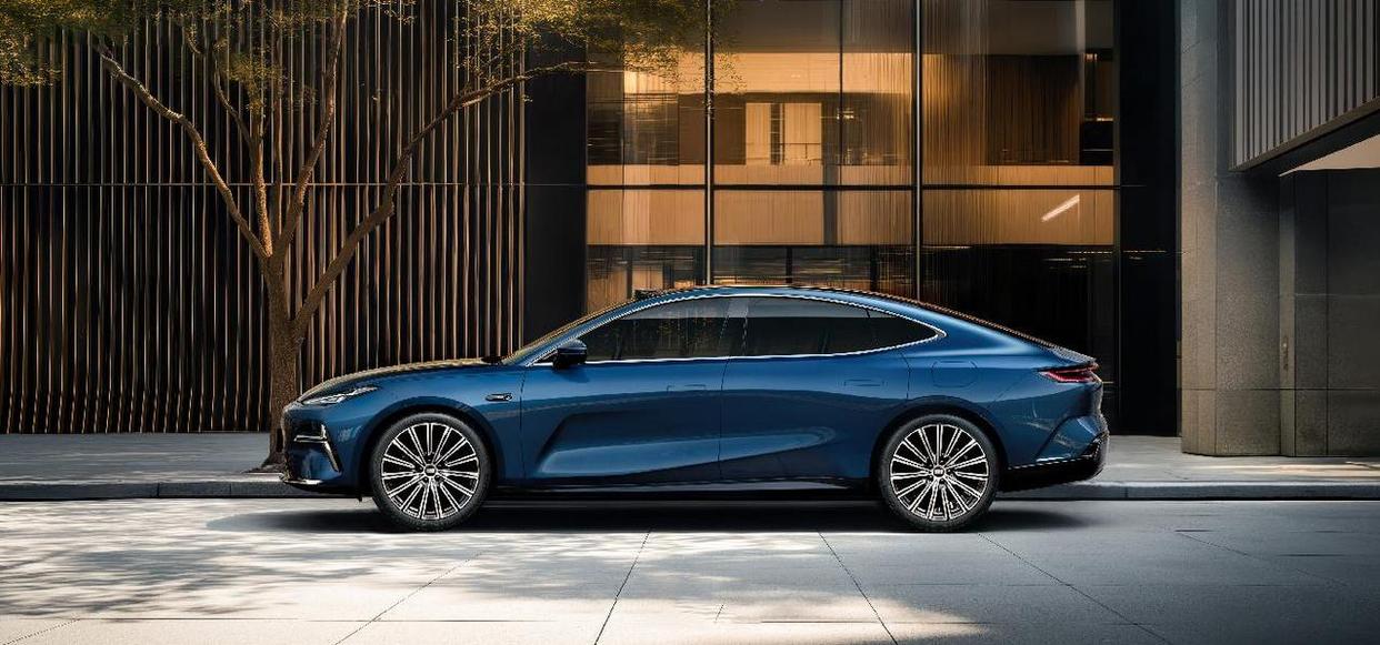 中高级电混轿车吉利银河星耀8上市 限时价11.58万~15.58万元