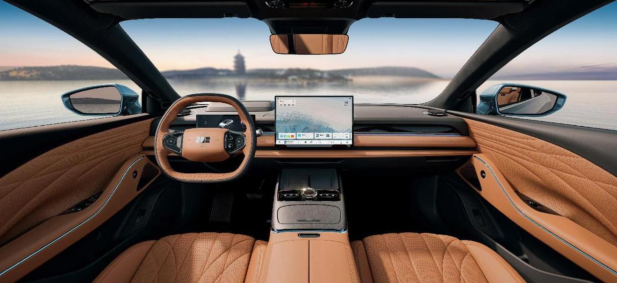 中高级电混轿车吉利银河星耀8上市 限时价11.58万~15.58万元