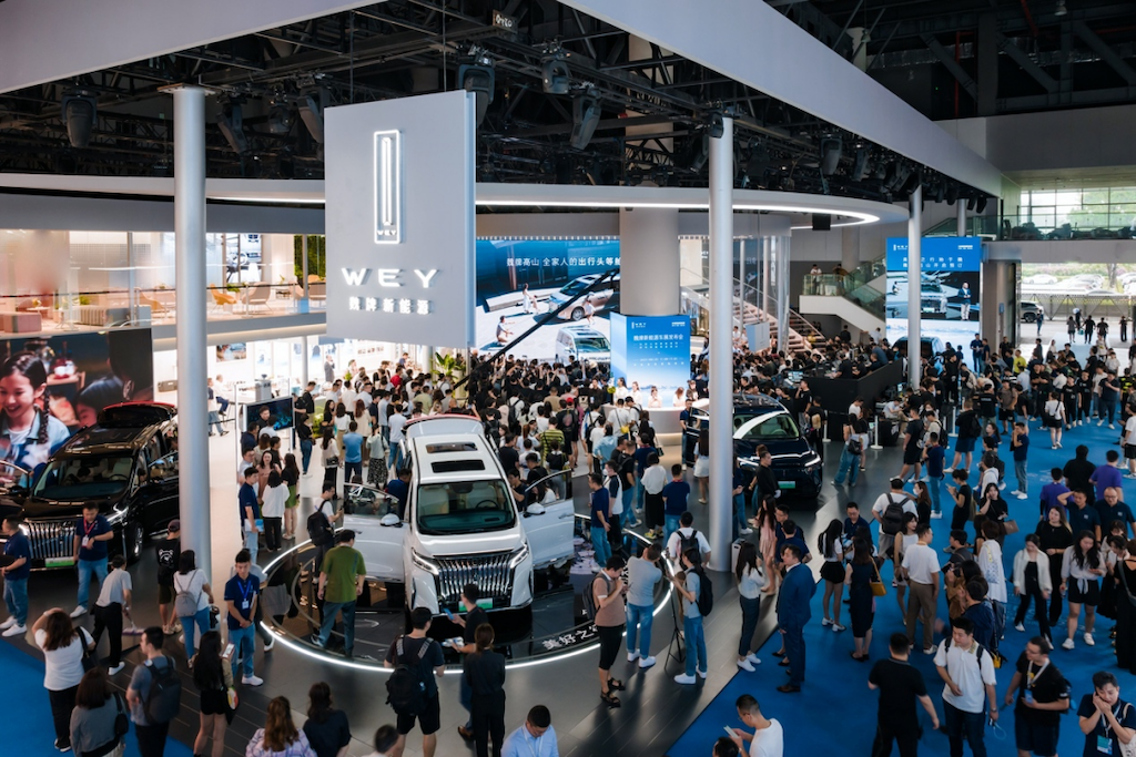 魏牌高山成都车展开启预订 强势入局大七座高端MPV市场