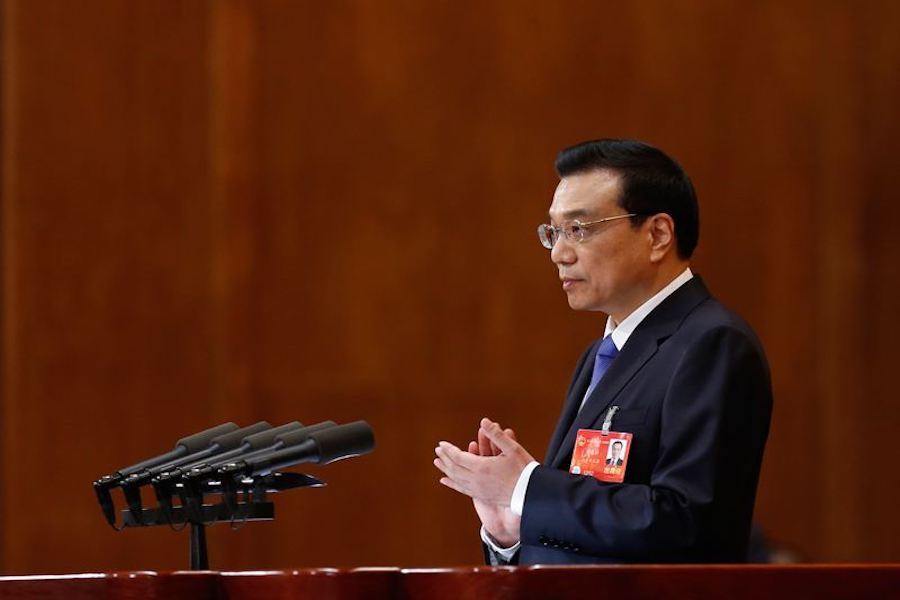 2020两会李克强总理提出 建充电桩 推广新能源车