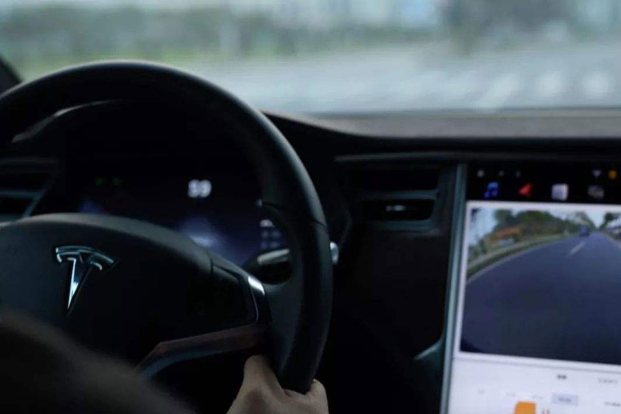特斯拉OTA升级：可识别路标、红路灯等信息