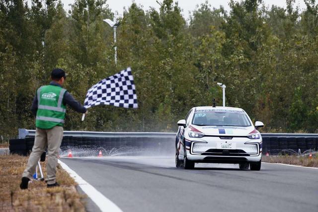 BEIJING汽车乘风破浪战CEVC EU7赛车不负众望王者归来