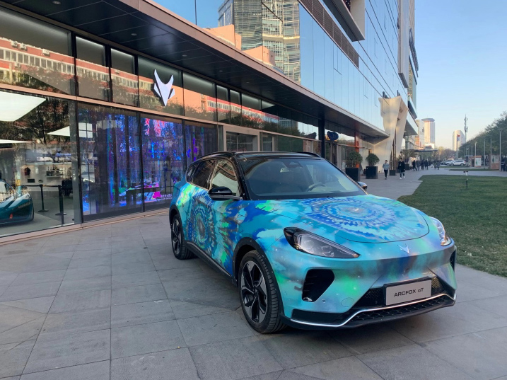 中国首部极地科考电影《光语者》定档，ARCFOX极狐破界追光