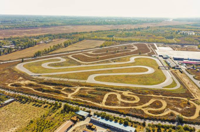 锐思赛车年会场地为你呈现赛车人的狂欢