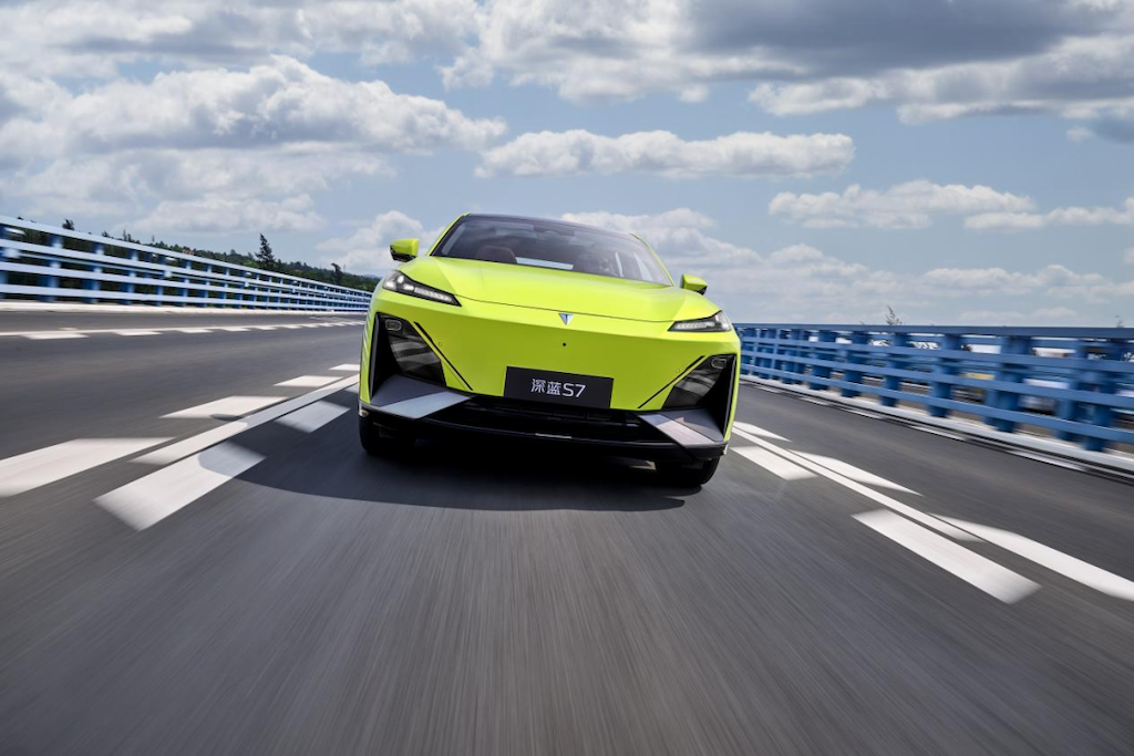 超感驾趣品质 深蓝S7城际穿越彰显“超级增程“实力